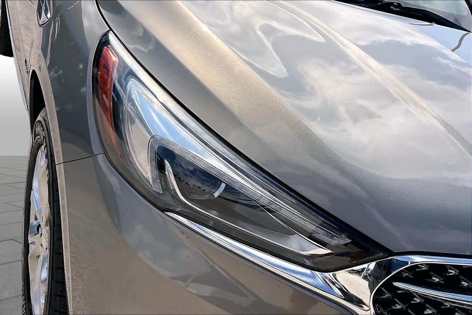 Used 2018 Pepperdust Metallic Buick Avenir image 28