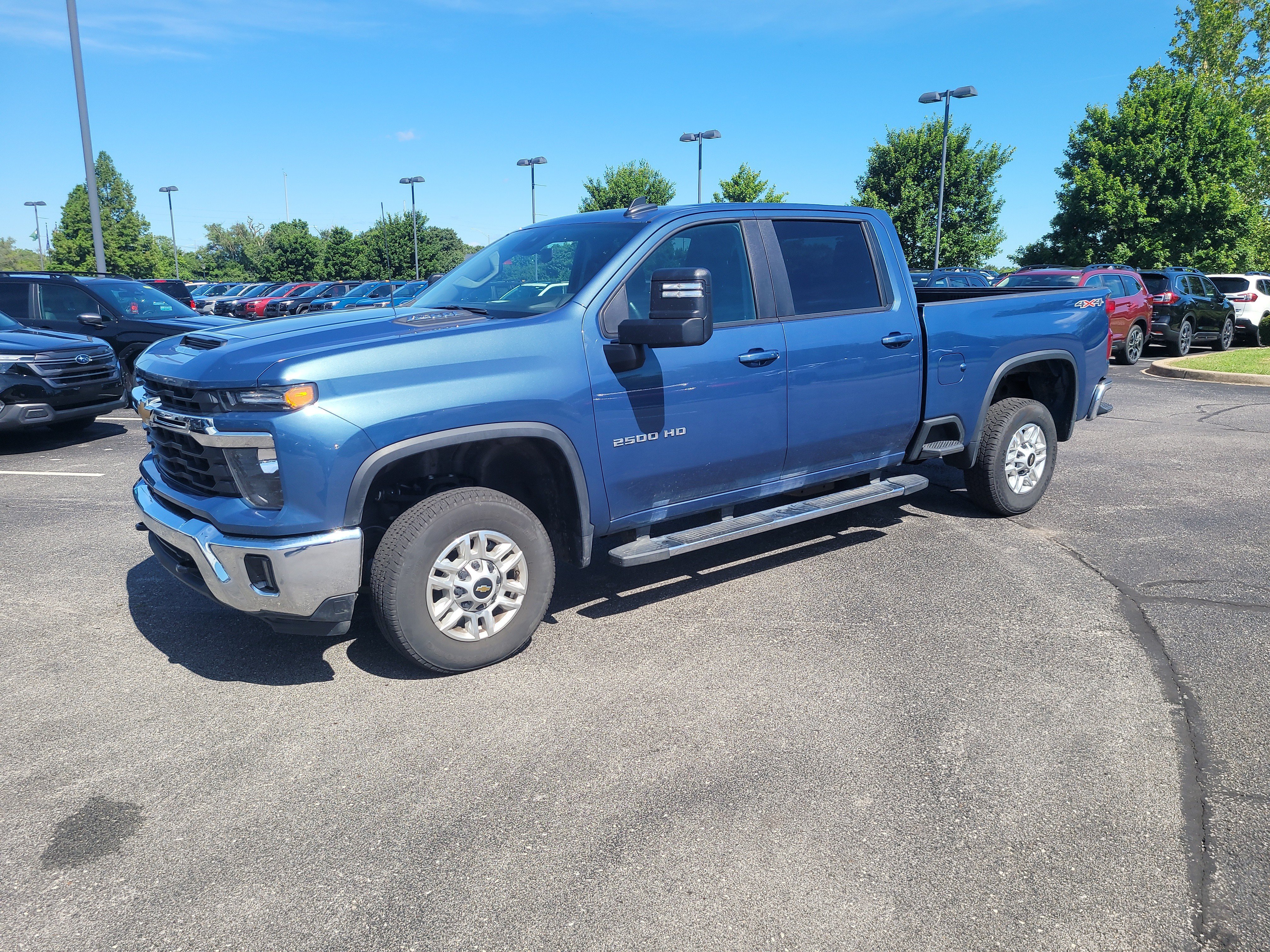 Used 2025 Lakeshore Blue Metallic Chevrolet LT image 10