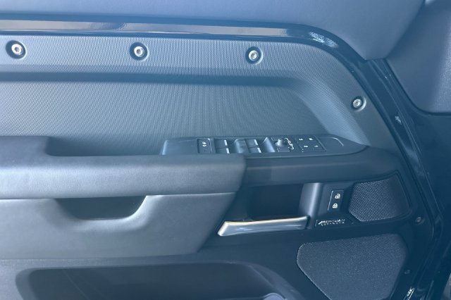 New 2026 Santorini Black Land Rover X-Dynamic SE image 10