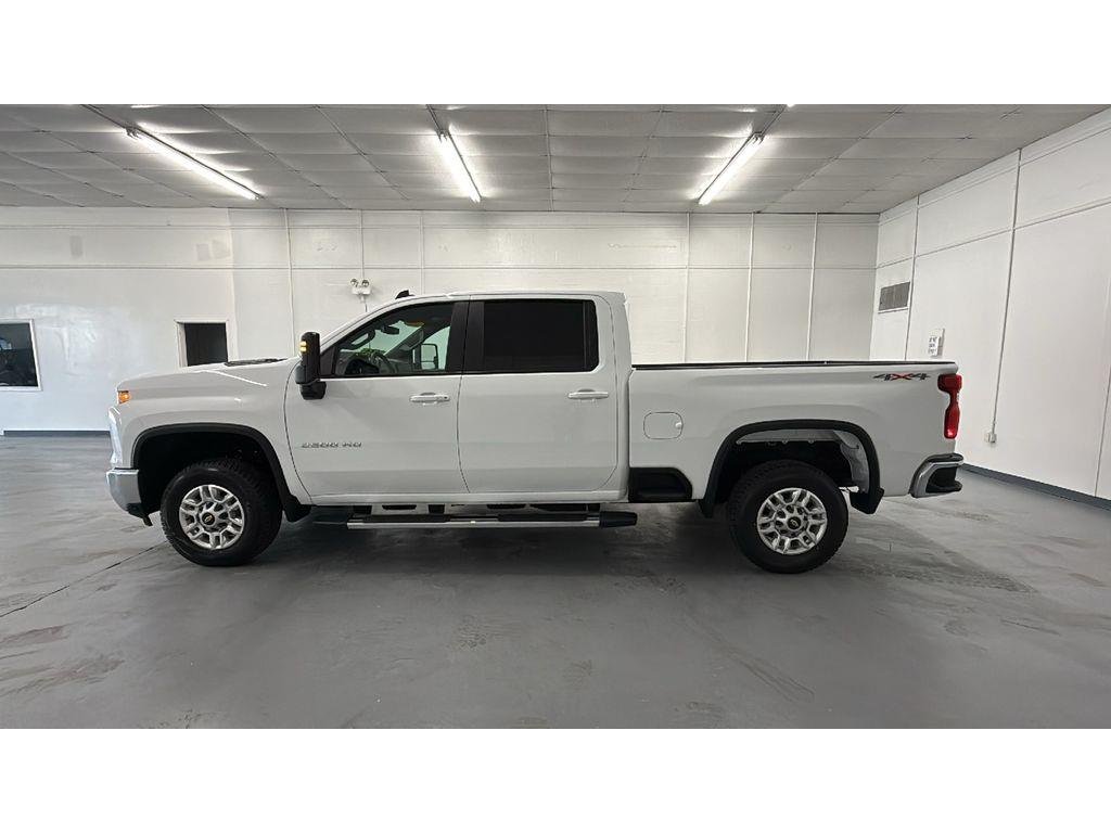 Used 2025 Summit White Chevrolet LT image 10