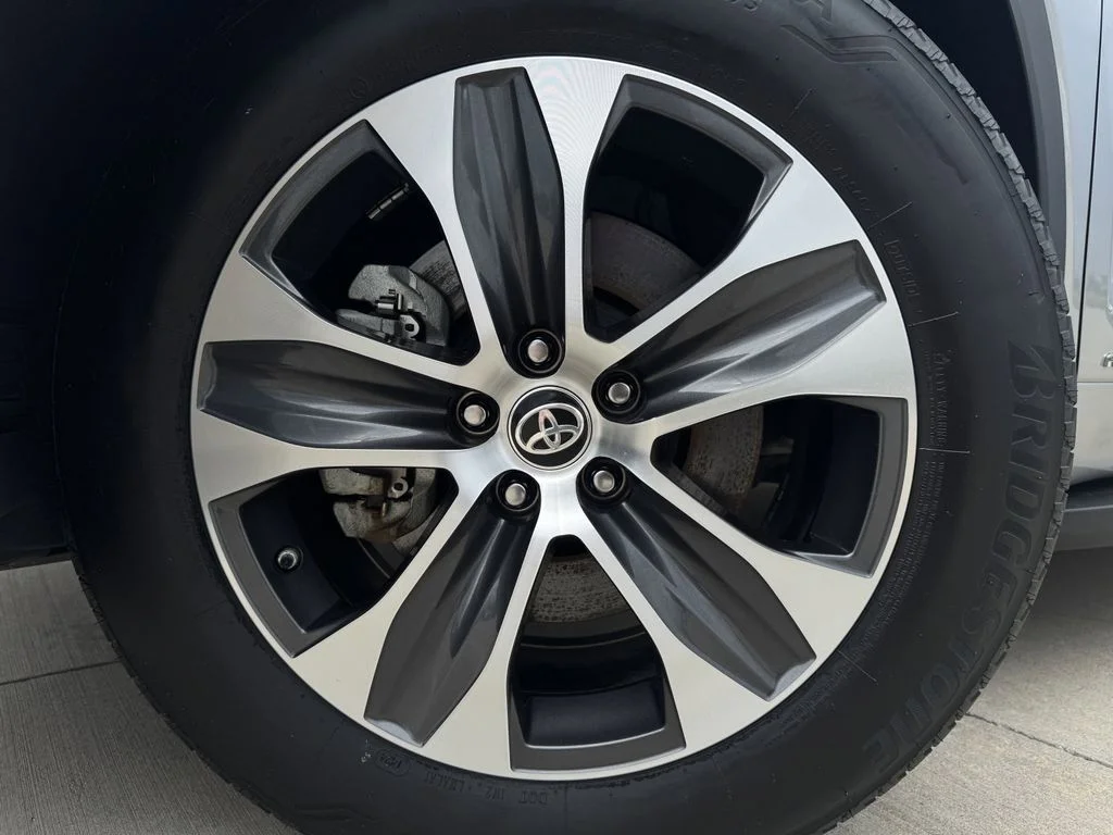 Used 2024 Silver Toyota XLE image 9