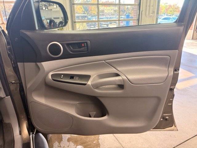 Used 2014 Tan Toyota DOUBCAB image 28