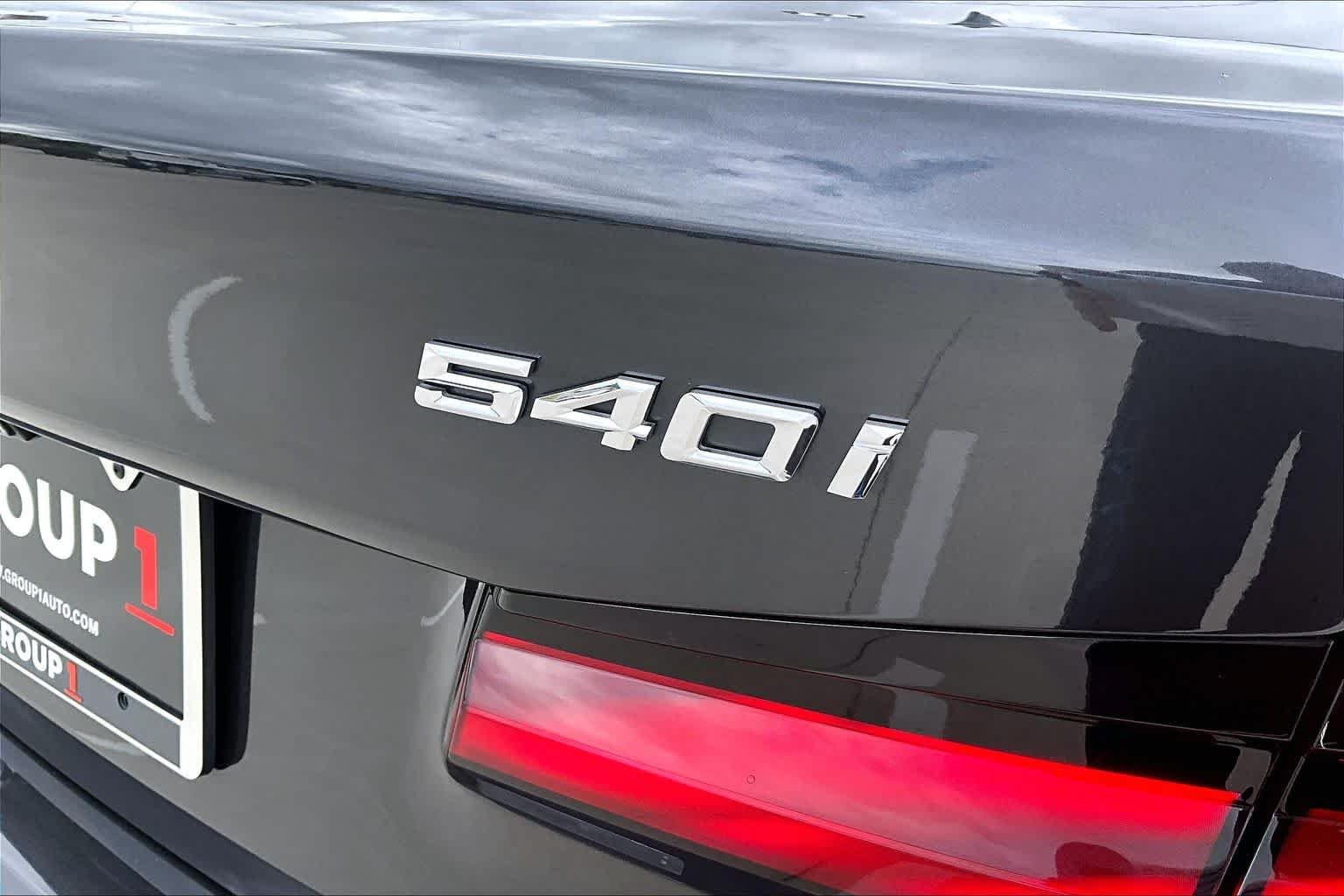 Used 2022 Dark Graphite Metallic BMW 540i image 9