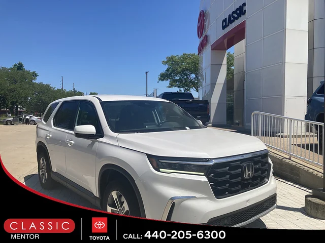 2023 Honda Pilot EX-L w/Rear Captain's Chairs