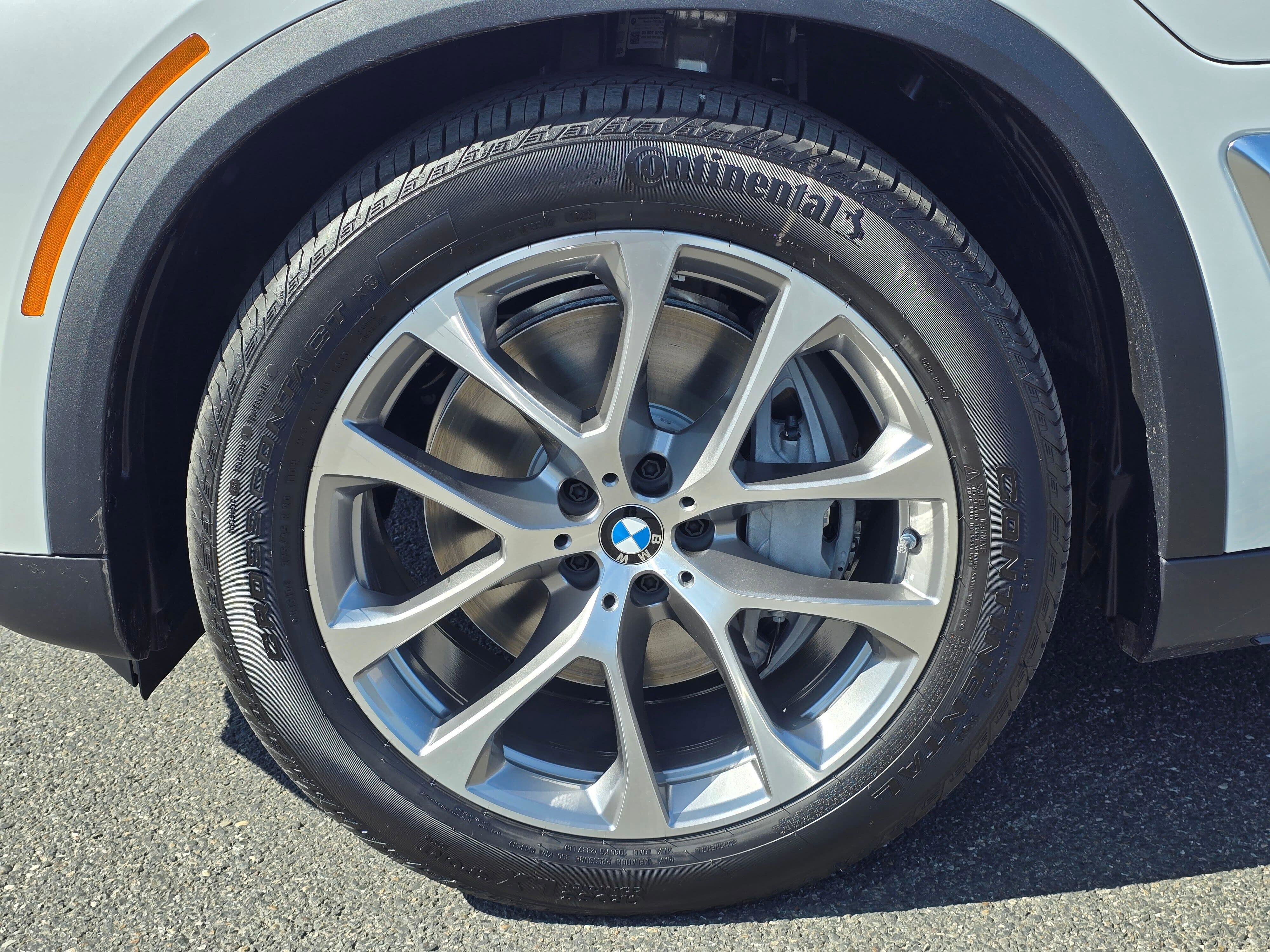 New 2026 Mineral White Metallic BMW xDrive50e image 8