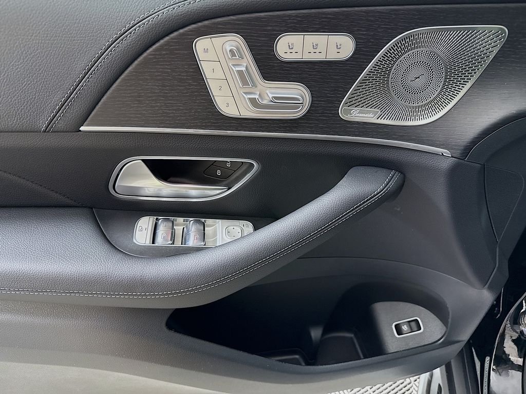 New 2026 Black Mercedes-Benz GLS 450 image 18