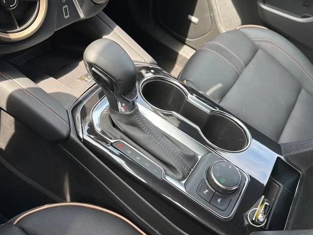 Used 2025 Iridescent Pearl Tricoat Chevrolet Premier image 26