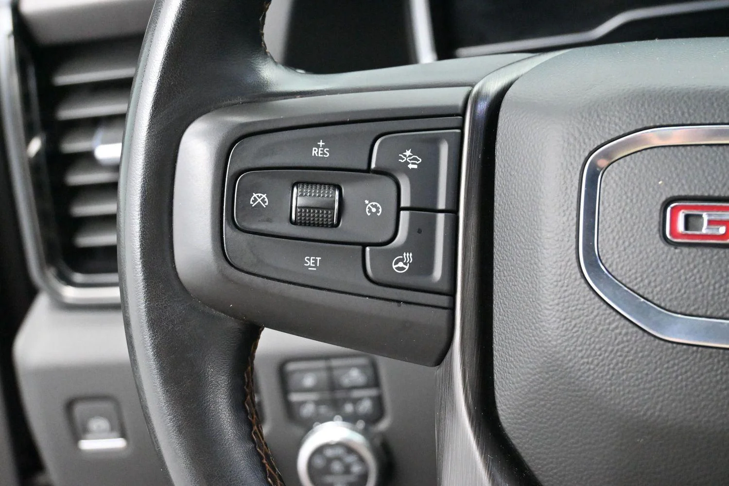 Used 2024 Onyx Black GMC AT4 image 18