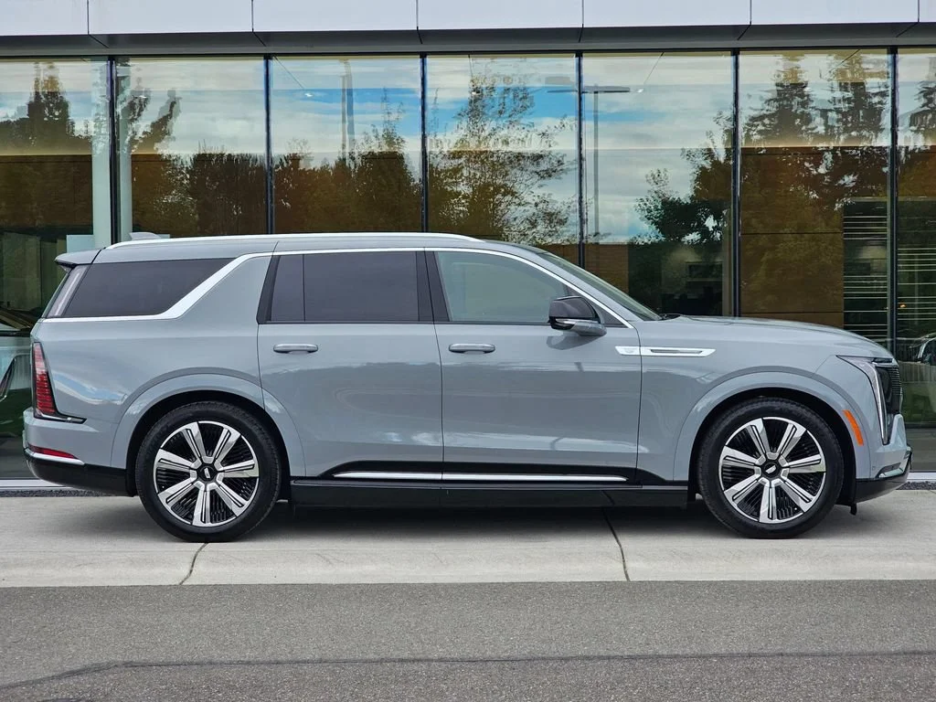 New 2026 Luna Metallic Cadillac Luxury image 6
