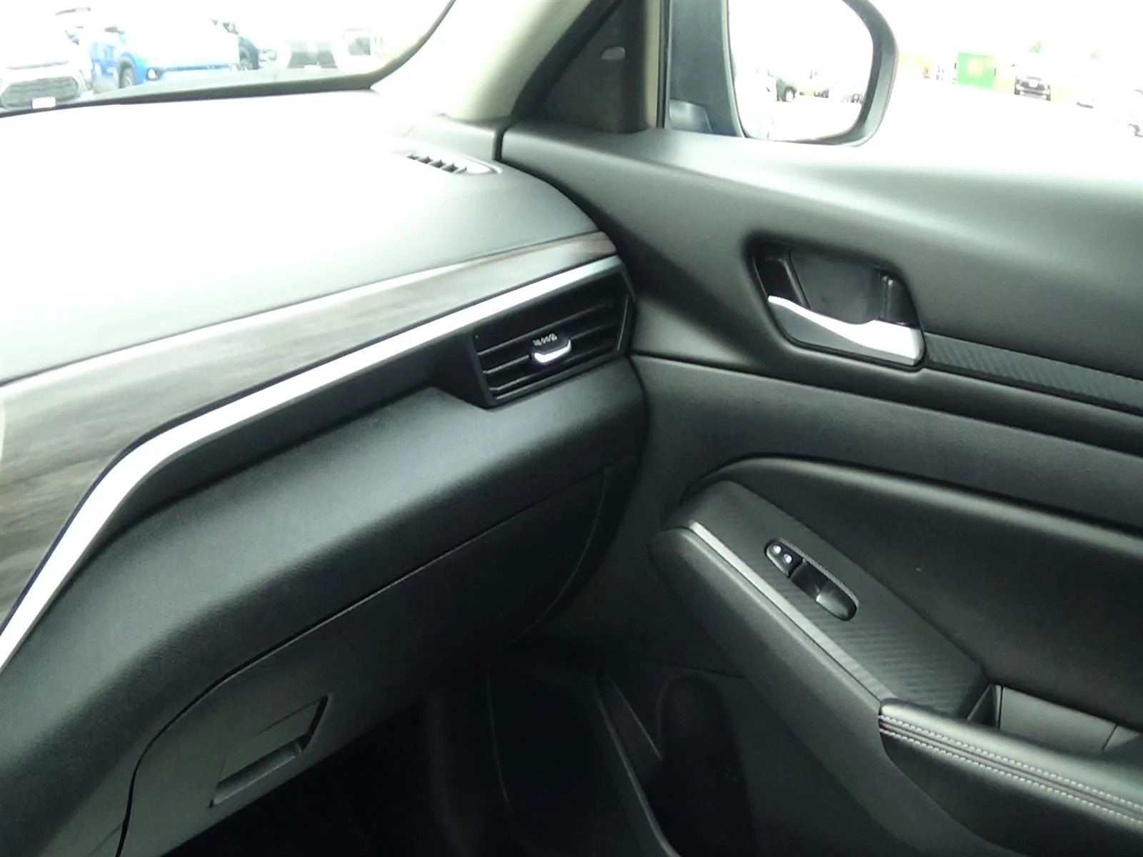 Used 2025 Bluestone Pearl (rcf) Nissan 2.5 SV image 28