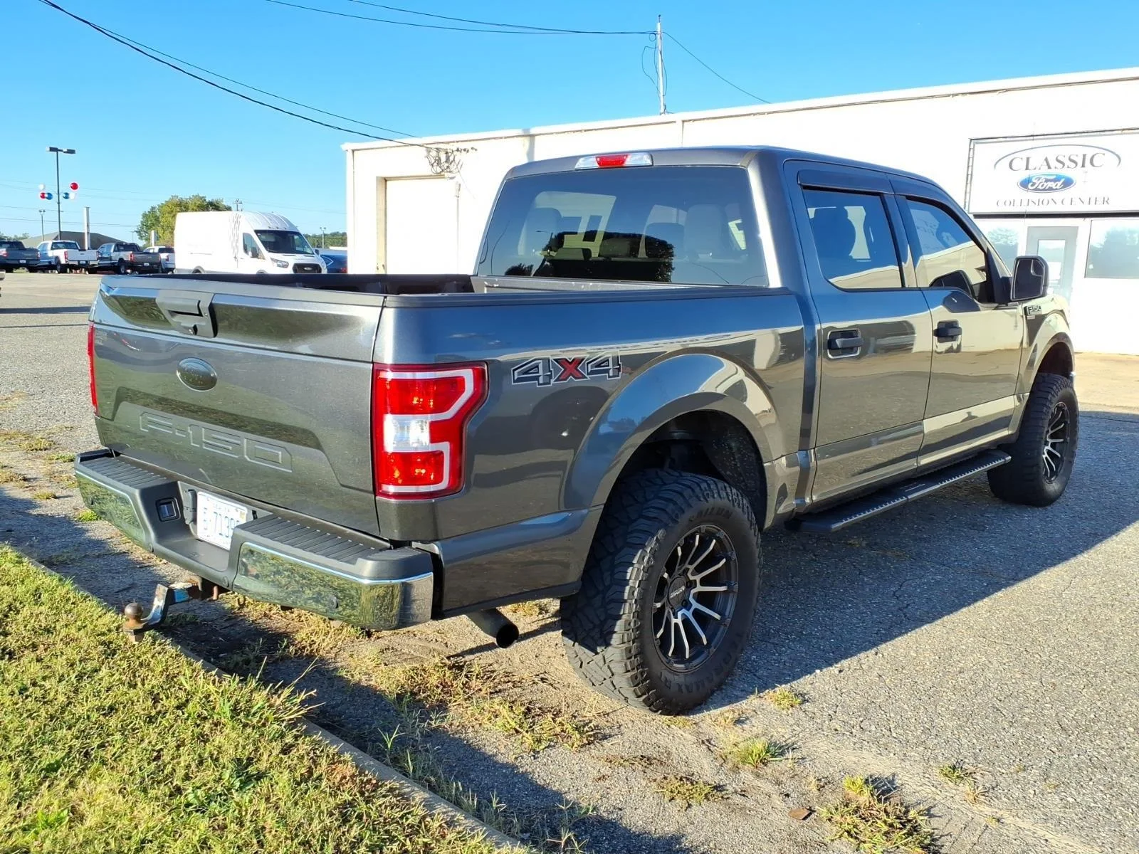 Used 2018 Magnetic Metallic Ford XLT image 5