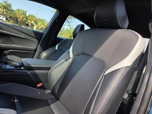 Used 2025 Ocean Gem Toyota SE image 11