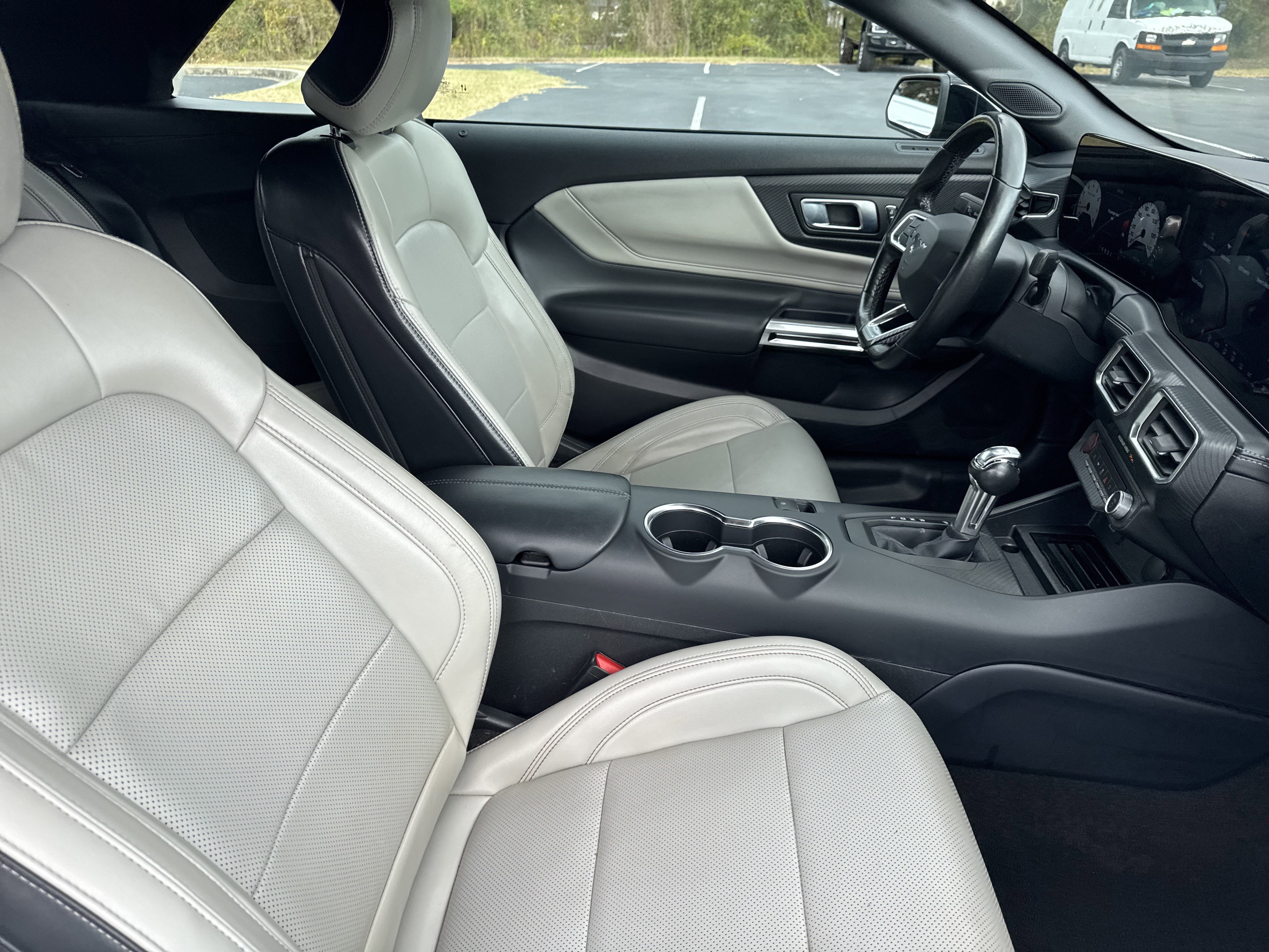Used 2024  Ford  image 25