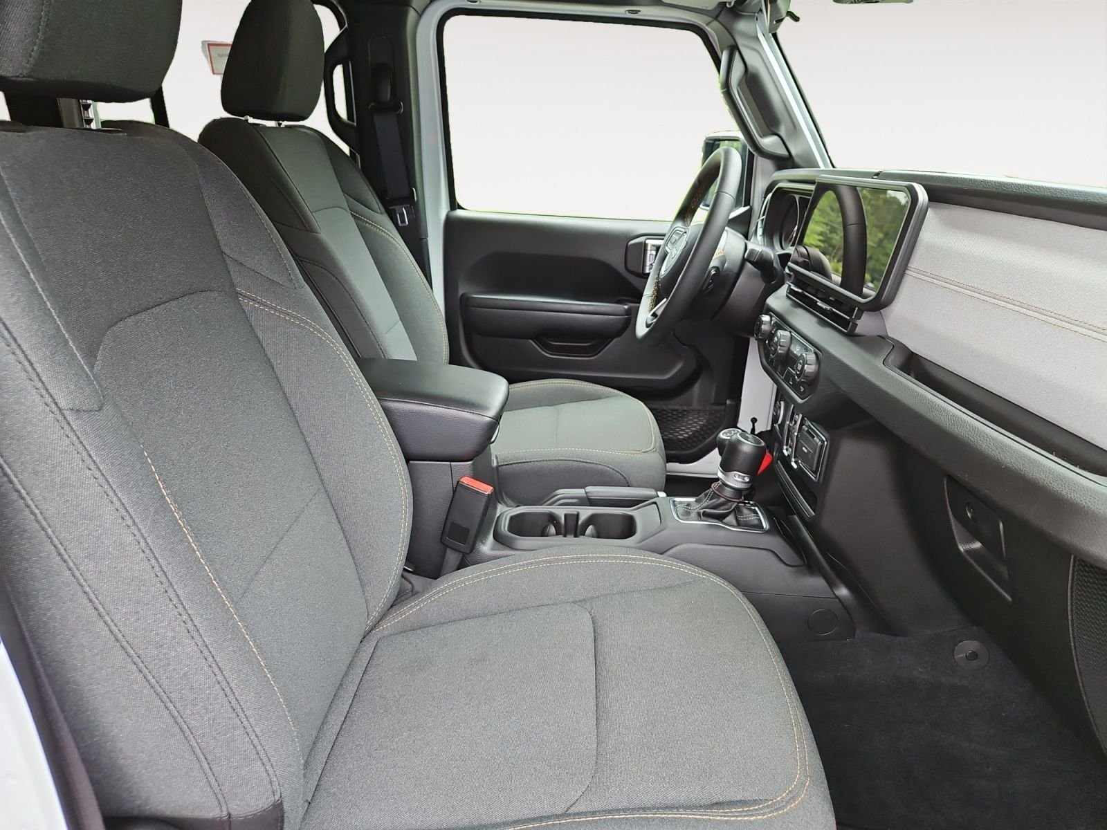 Used 2024 White Jeep Sport S image 15