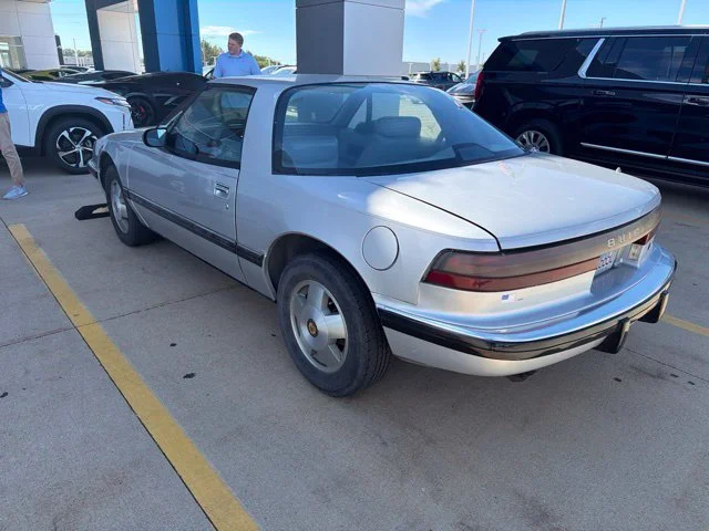 Used 1990  Buick Base image 4