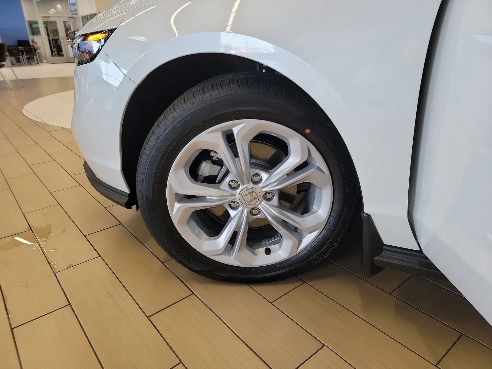 New 2026 Platinum White Pearl Honda LX image 29