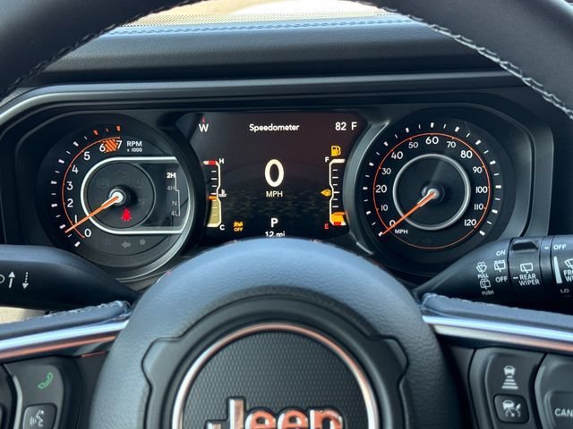 New 2026 Bright White Clear-Coat Exterior Paint Jeep Sahara image 14