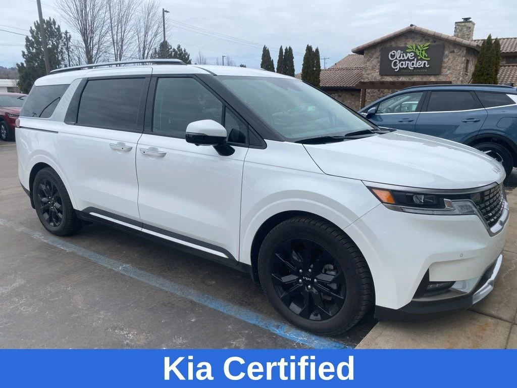 2024 Kia Sedona SX's photo