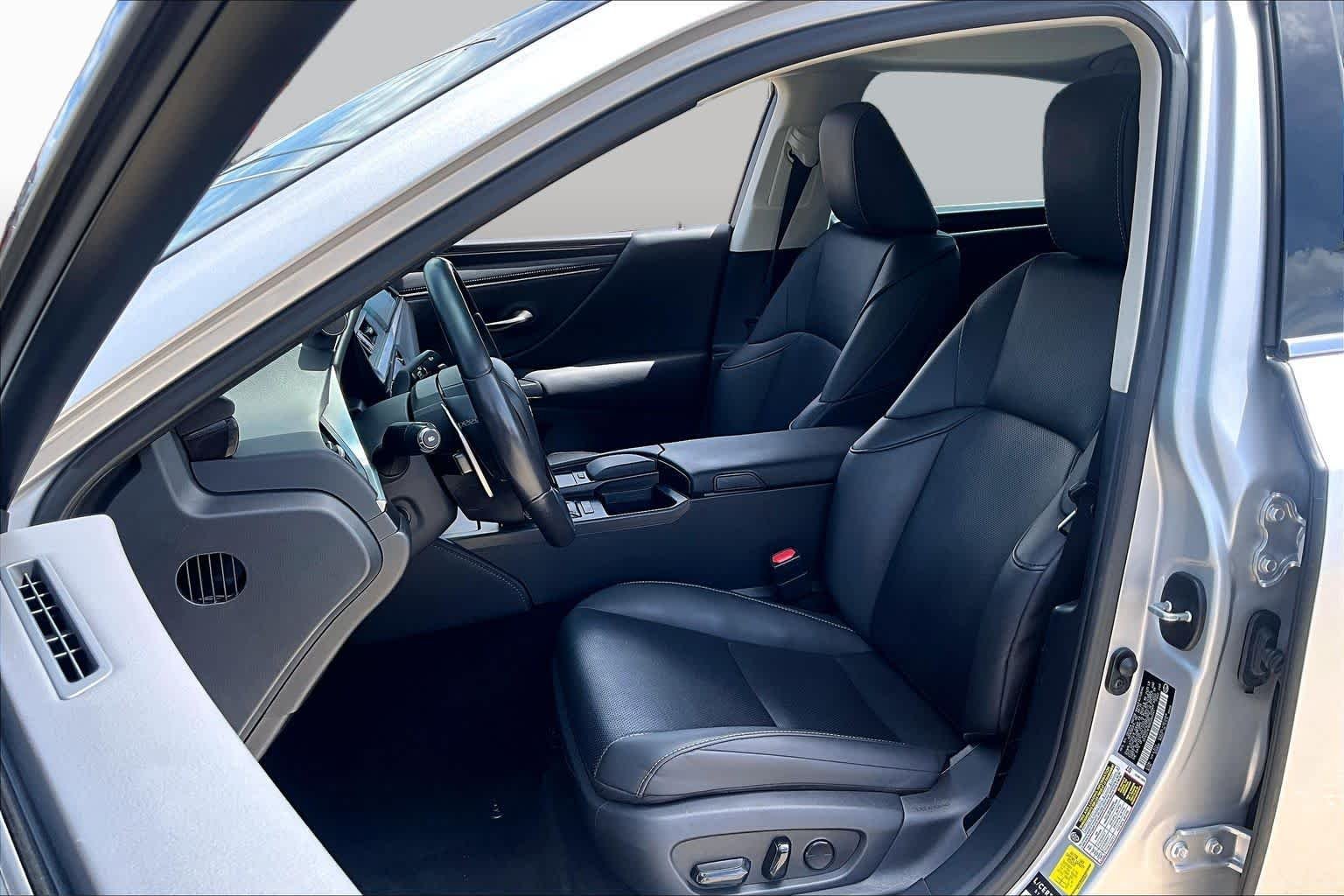 Used 2021 Silver Lining Metallic Lexus  image 8