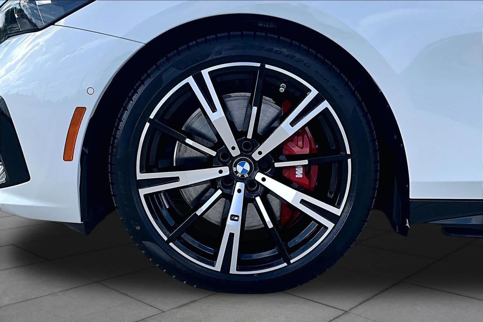 Used 2027 Mineral White Metallic BMW 540i xDrive image 10