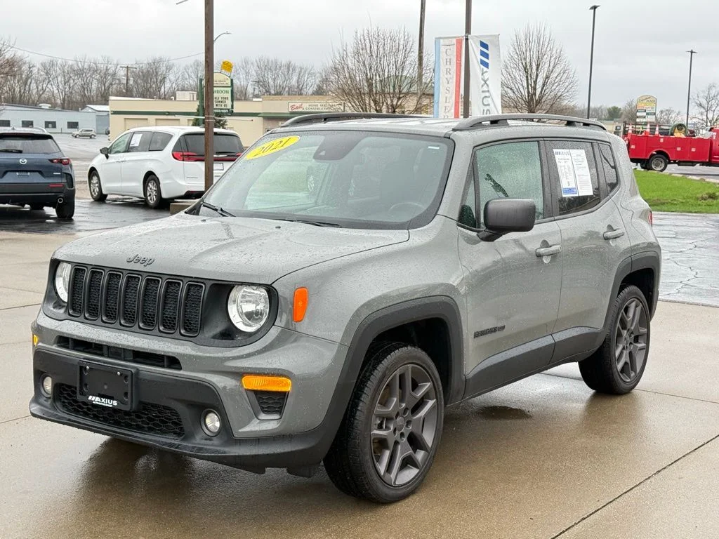 Used 2021 Gray Jeep Latitude image 3