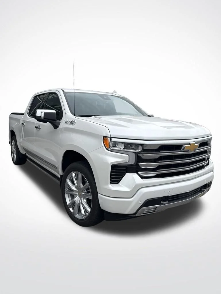 Used 2024 White Chevrolet High Country image 3