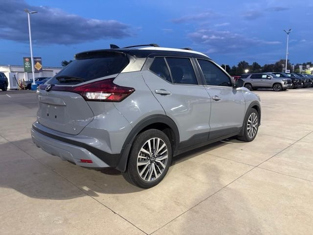 Used 2023 Gray Nissan SV image 5