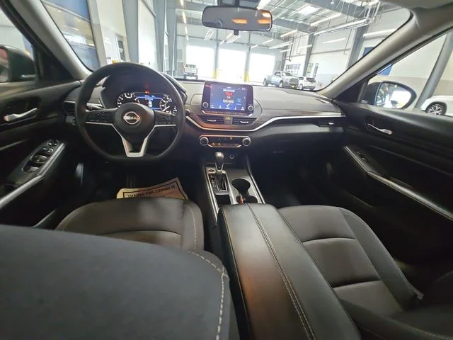 Used 2025  Nissan 2.5 SV image 21
