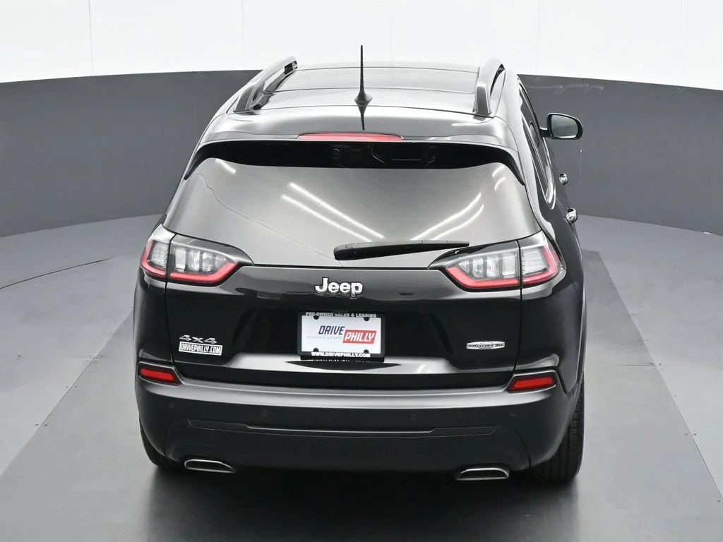 Used 2022 Black Jeep Latitude Lux image 20