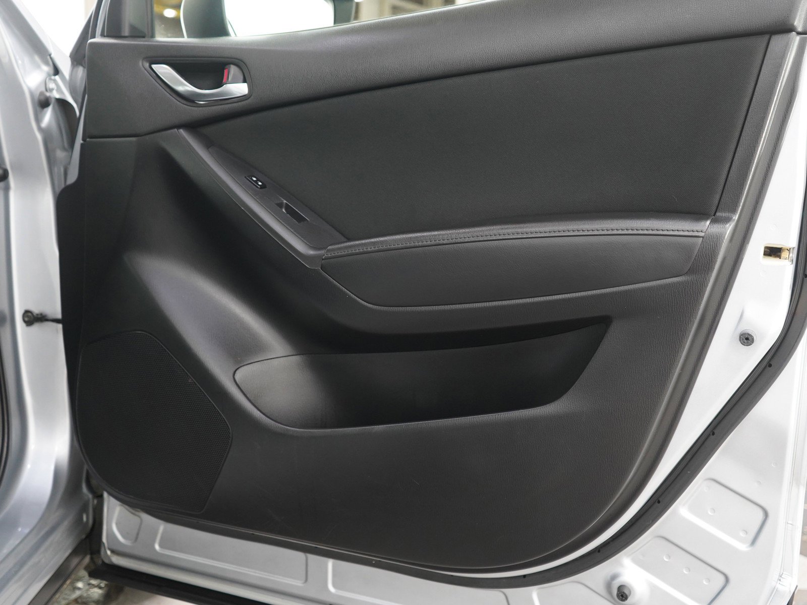 Used 2016 Sonic Silver Metallic Mazda Sport image 9