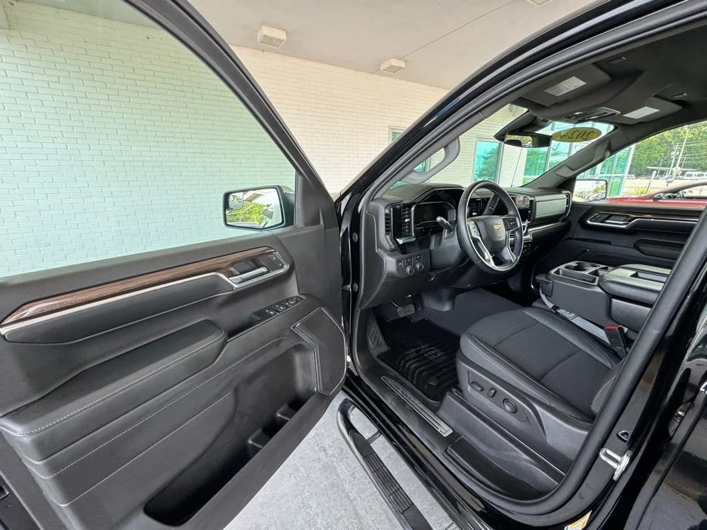 Used 2024 Black Chevrolet LT (2FL) image 12