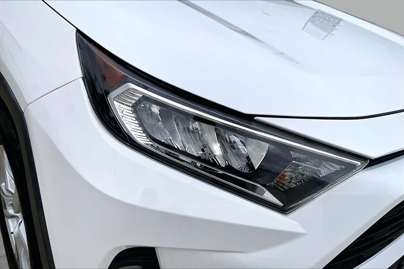Used 2020 Super White Toyota XLE image 28