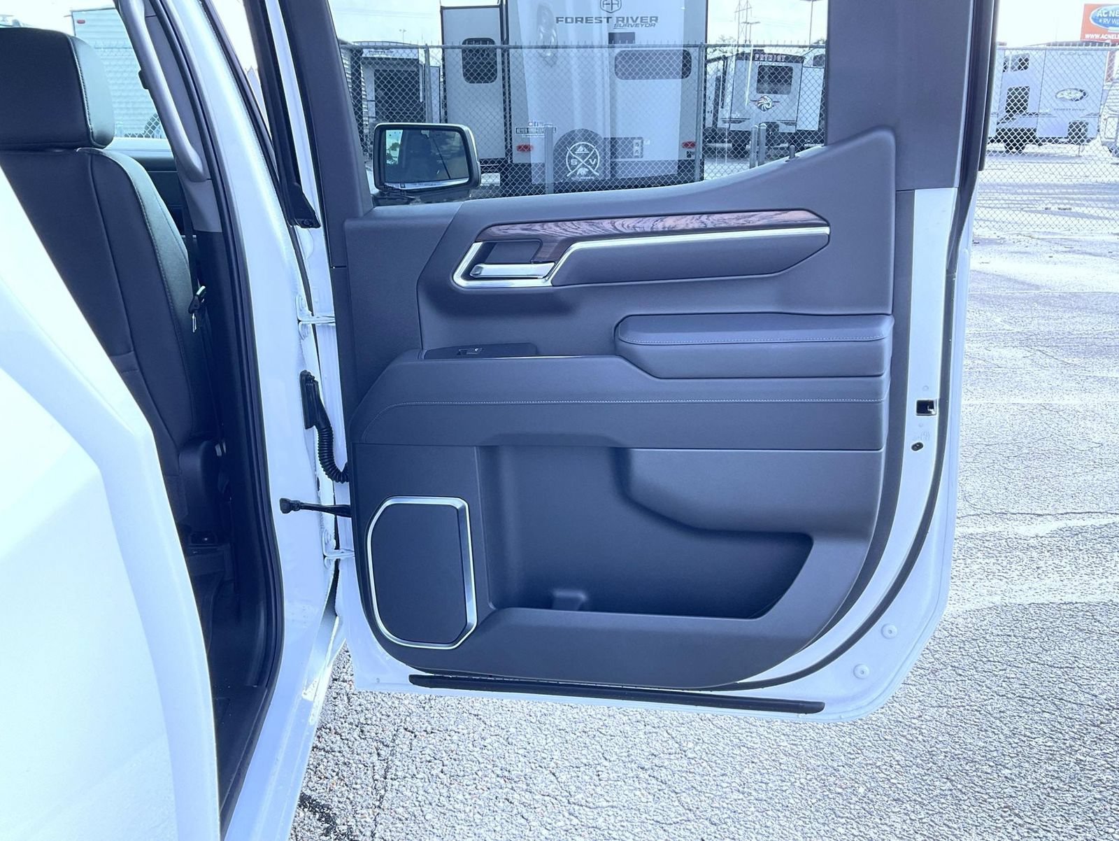 2026 GMC Sierra 1500 SLT - Photo 17