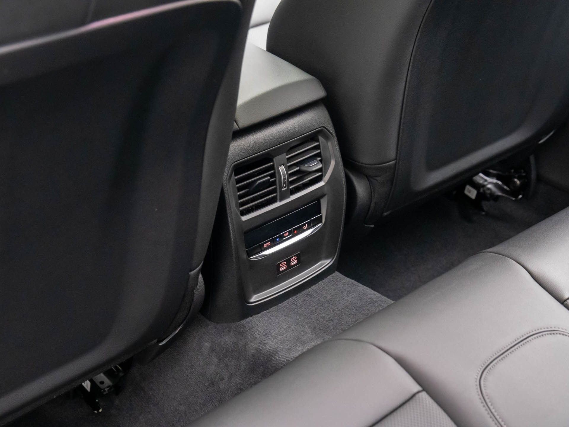 New 2026 Black Sapphire Metallic BMW 330i xDrive image 19