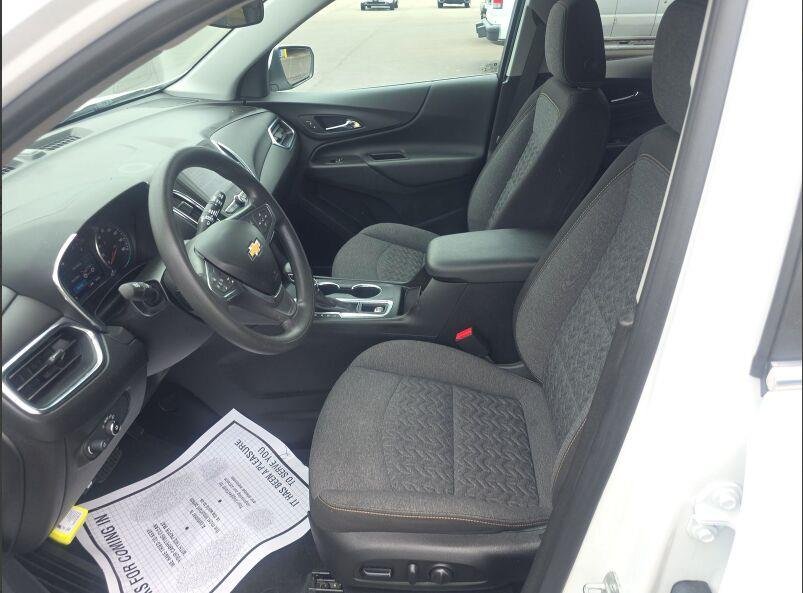 Used 2022 Summit White Chevrolet LT image 3
