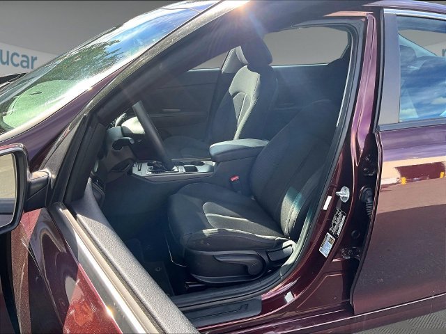 Used 2016 Sangria Red Kia LX image 20