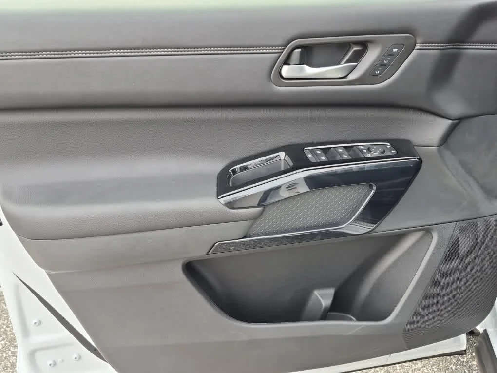 New 2026 Everest White Pearl Tricoat/Super Black Nissan Platinum image 11