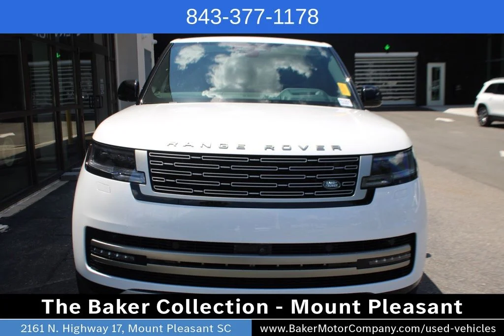 Used 2024 White Land Rover SE image 2
