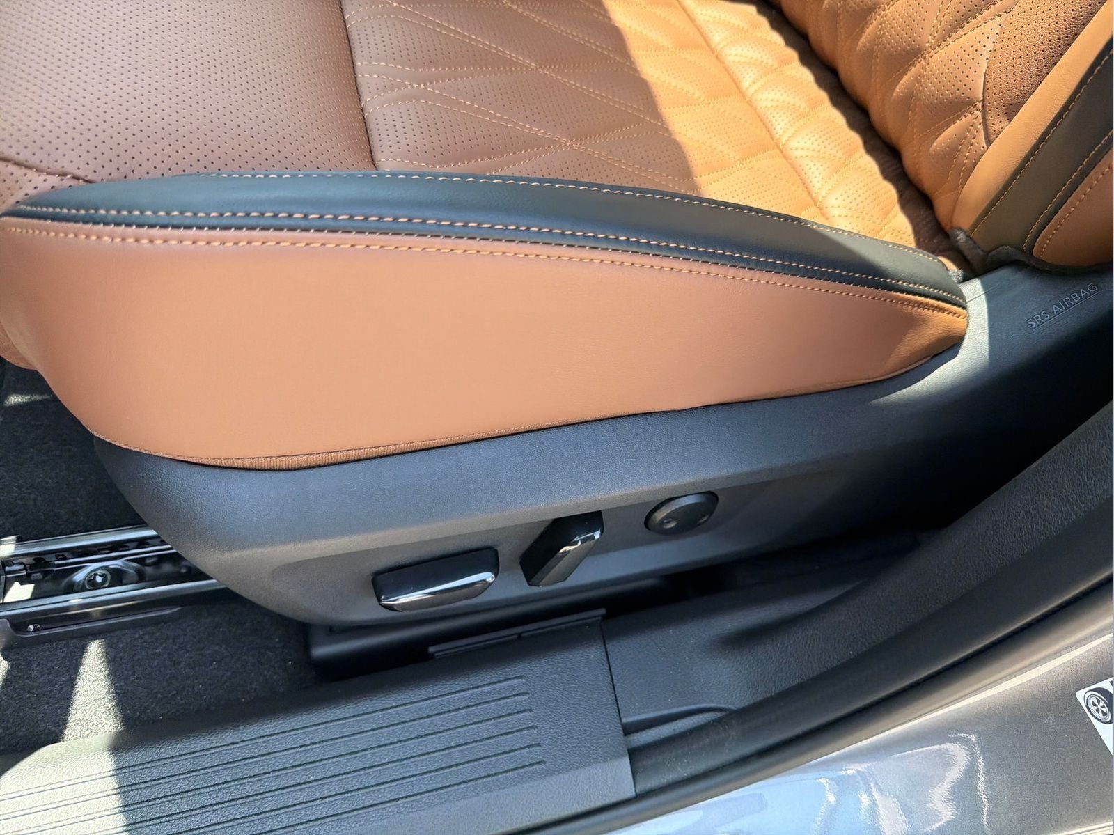 New 2026 Gray Nissan Platinum image 29
