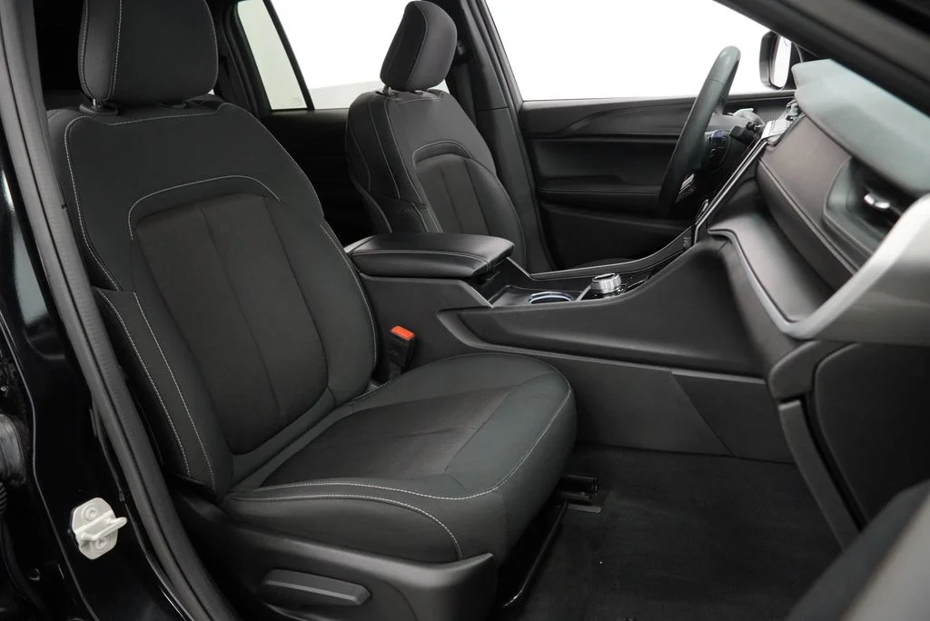 Used 2024 Black Jeep Laredo image 45