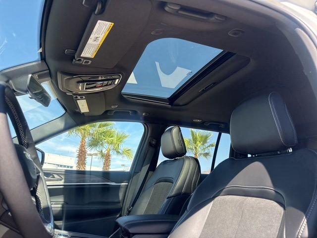 New 2026 Bright White Clear-Coat Exterior Paint Jeep Altitude image 22
