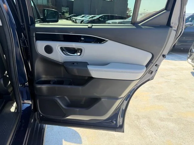 Used 2023  Honda Touring image 16