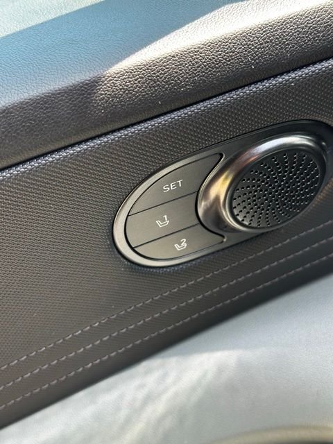 2024 Hyundai Elantra Limited - Photo 12