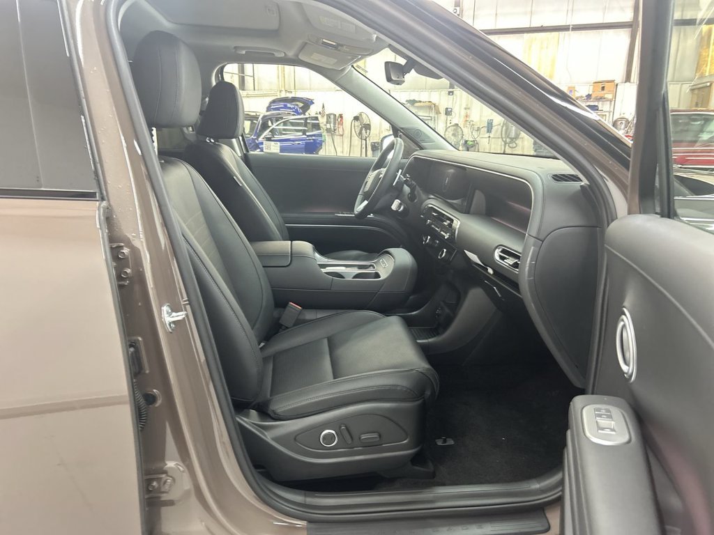 New 2026 Pearl Hyundai Limited AWD image 18