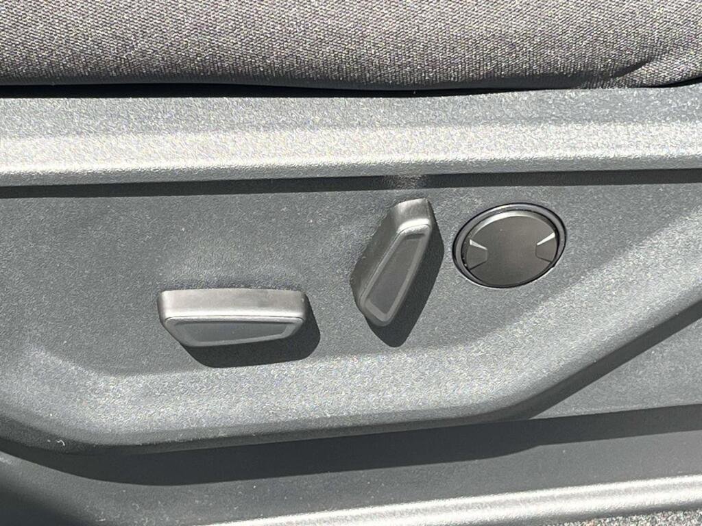 New 2026 Iconic Silver Metallic Ford XLT image 17