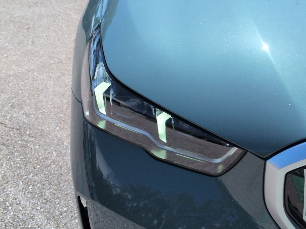 New 2027 Cape York Green Metallic BMW 530i xDrive image 10