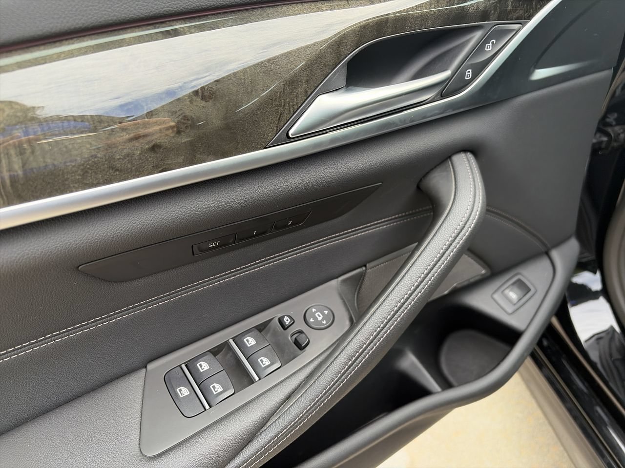 Used 2023 Black Sapphire Metallic BMW 540i image 19