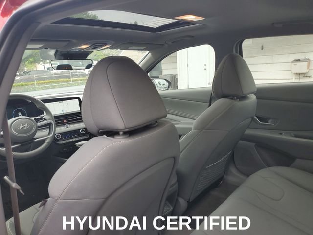 Used 2025 Red Hyundai SEL Convenience image 25