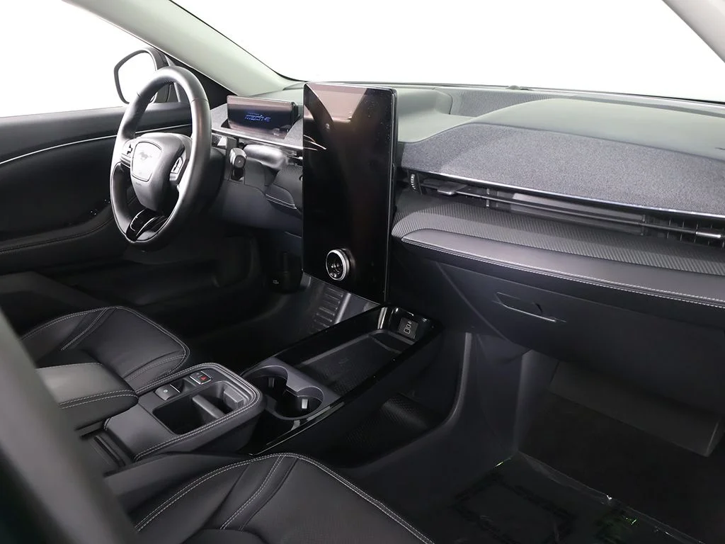 Used 2025 Green Metallic Ford Premium image 32
