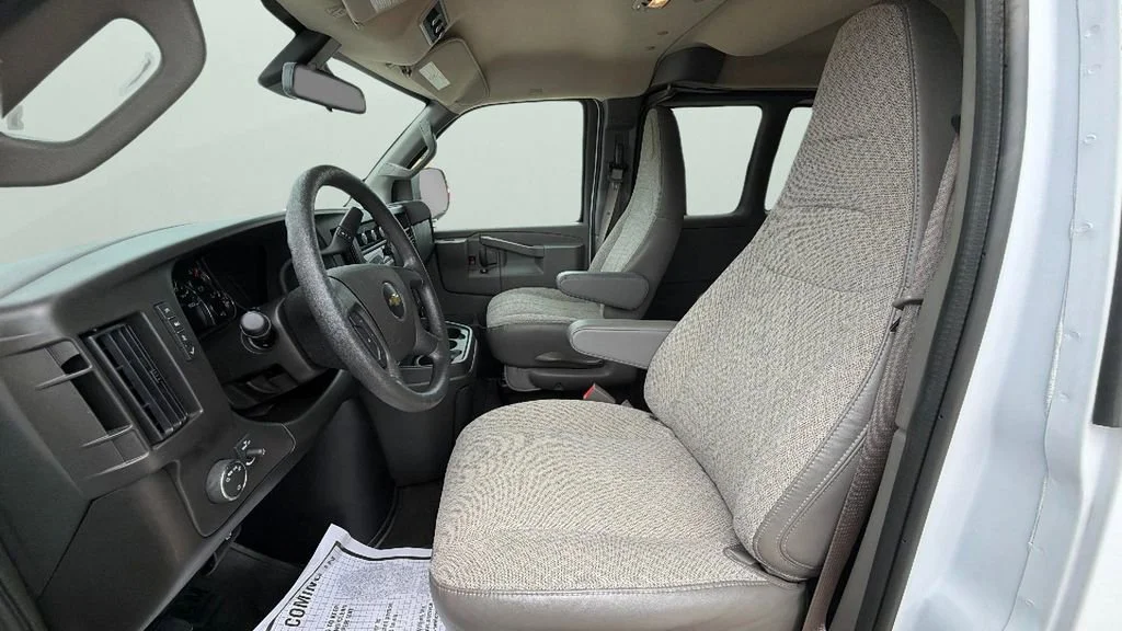 Used 2025 Summit White Chevrolet 1LT image 17